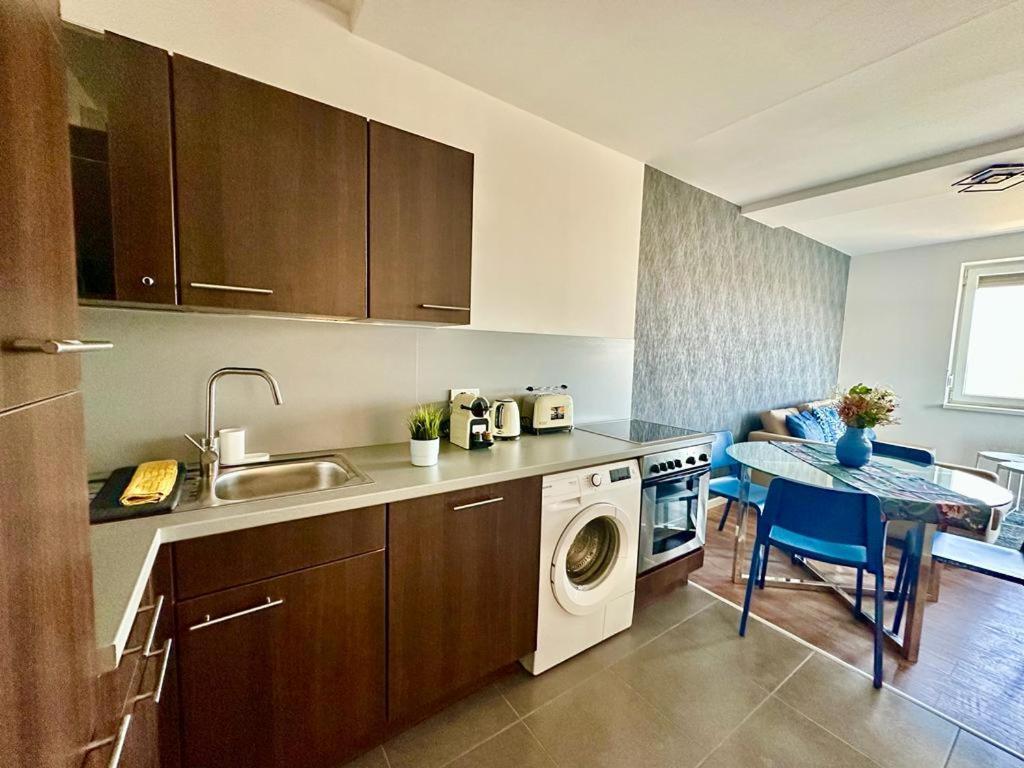 Lovely Young Panorama 01 #danube #balcony #freeparking Apartment